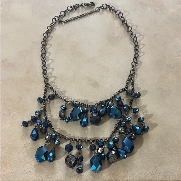 Jewelry - Elegant vintage Blue Crystal Necklace